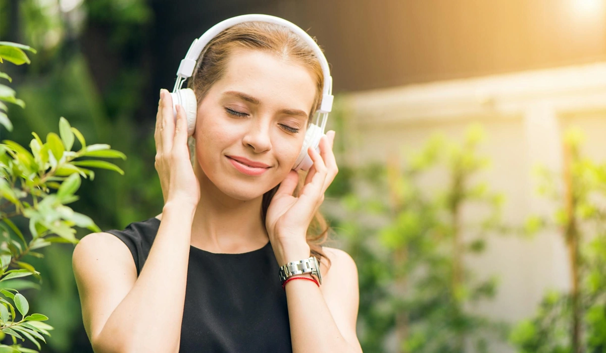 Music-Helps-Reduce-Stress-and-Boredom
